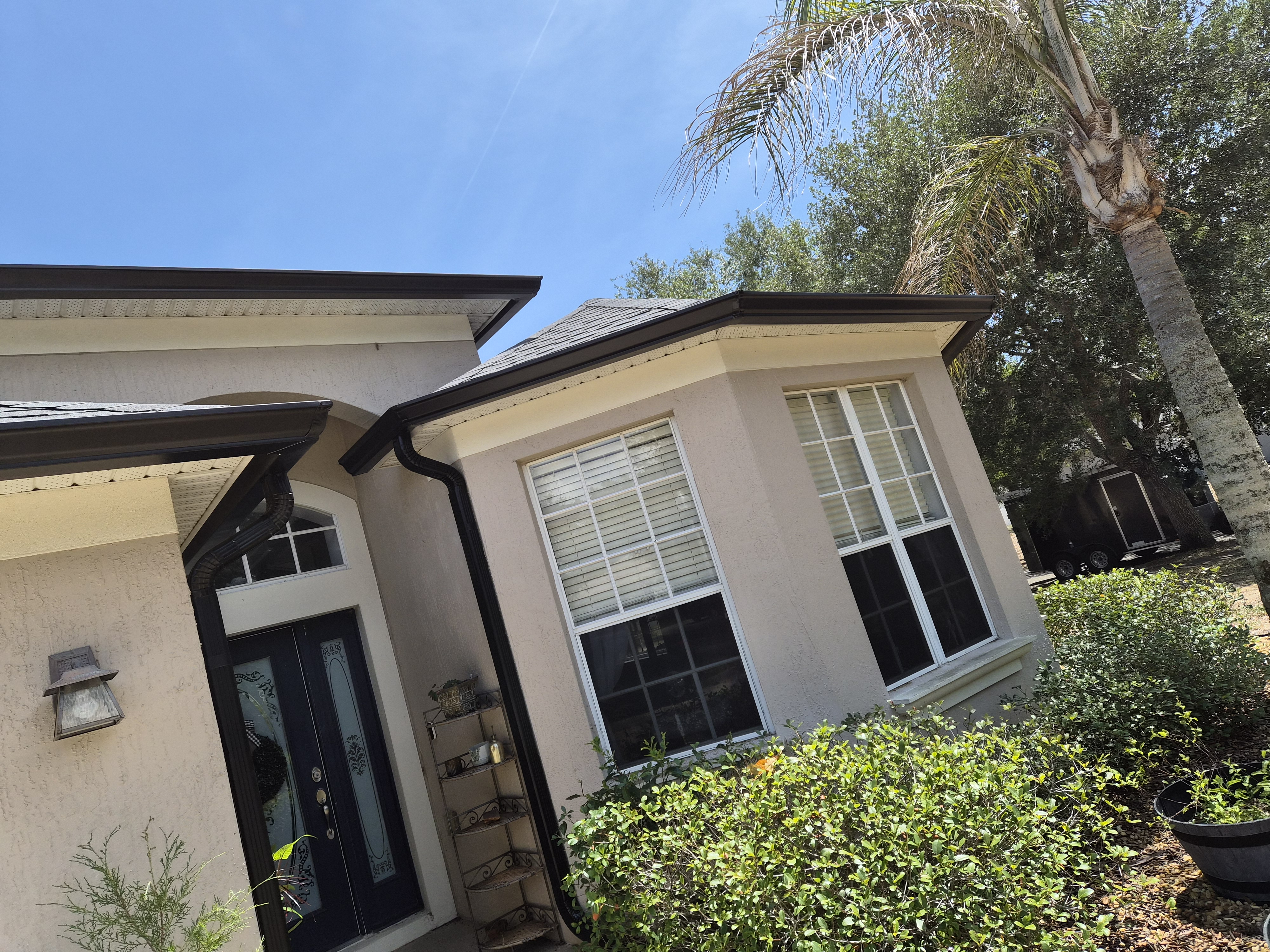 Florida home with seamless gutters installed by M12 Gutters